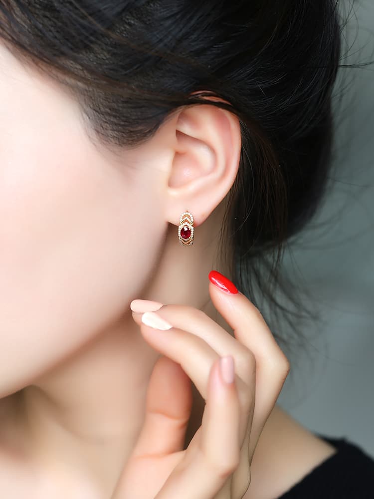 輝く赤玉 華麗な王冠風イヤリング　パワーストーン アクセサリー 