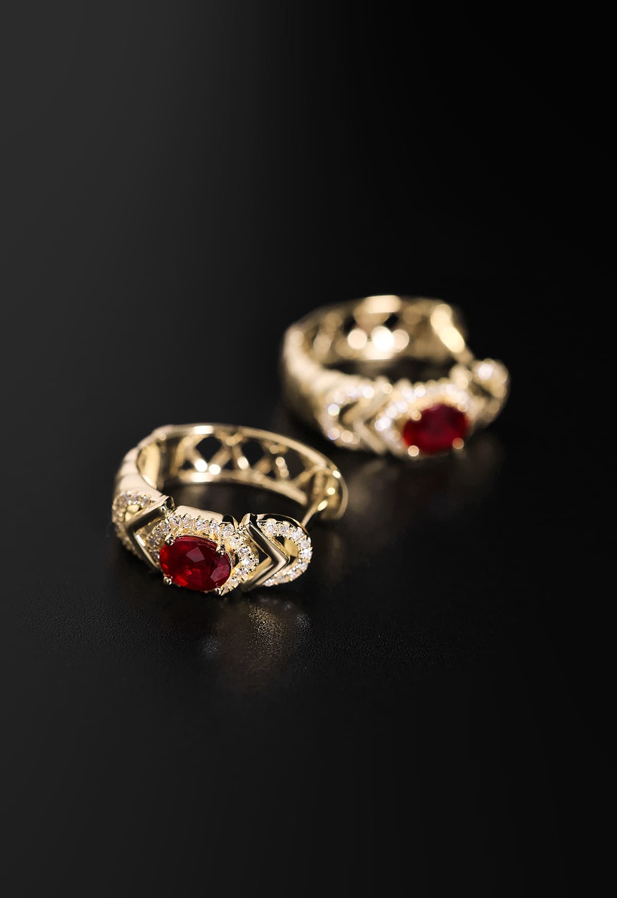 輝く赤玉 華麗な王冠風イヤリング　パワーストーン アクセサリー 