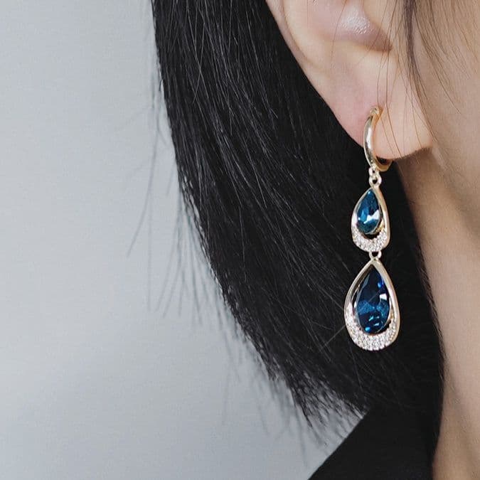 煌めく青い雫 二連ティアドロップイヤリング　パワーストーン アクセサリー 