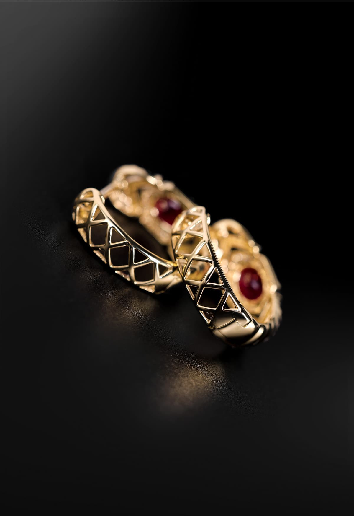 輝く赤玉 華麗な王冠風イヤリング　パワーストーン アクセサリー 