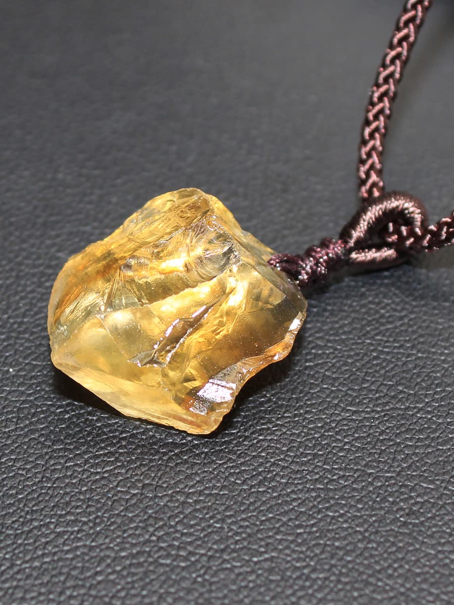 原石ペンダント 天然石の輝き パワーストーン アクセサリー