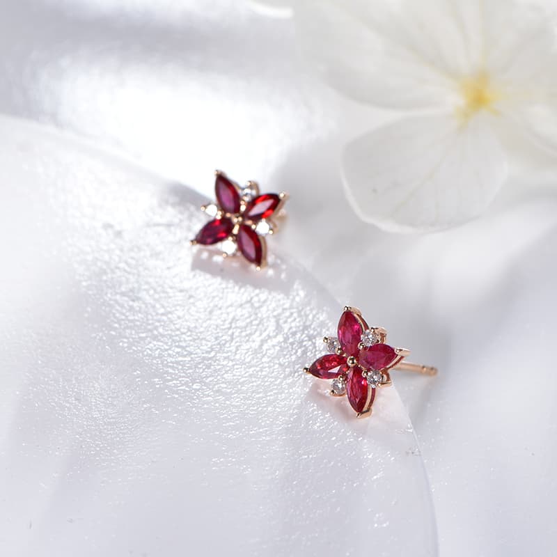 四葉の花咲くルビーピアスパワーストーン アクセサリー