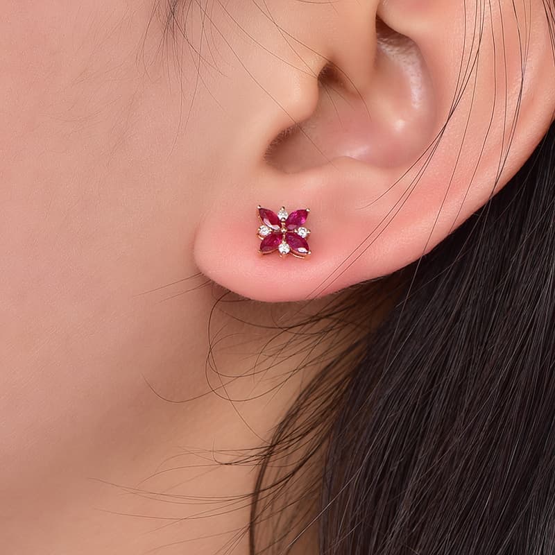 四葉の花咲くルビーピアスパワーストーン アクセサリー