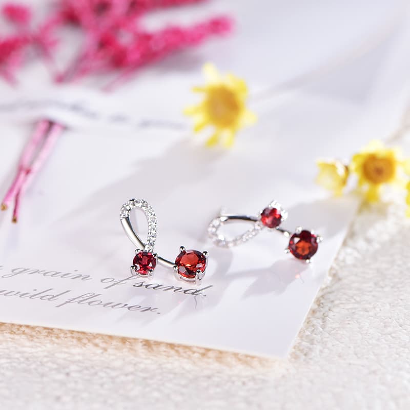 情熱の輝き 二連ルビーピアス パワーストーン アクセサリー