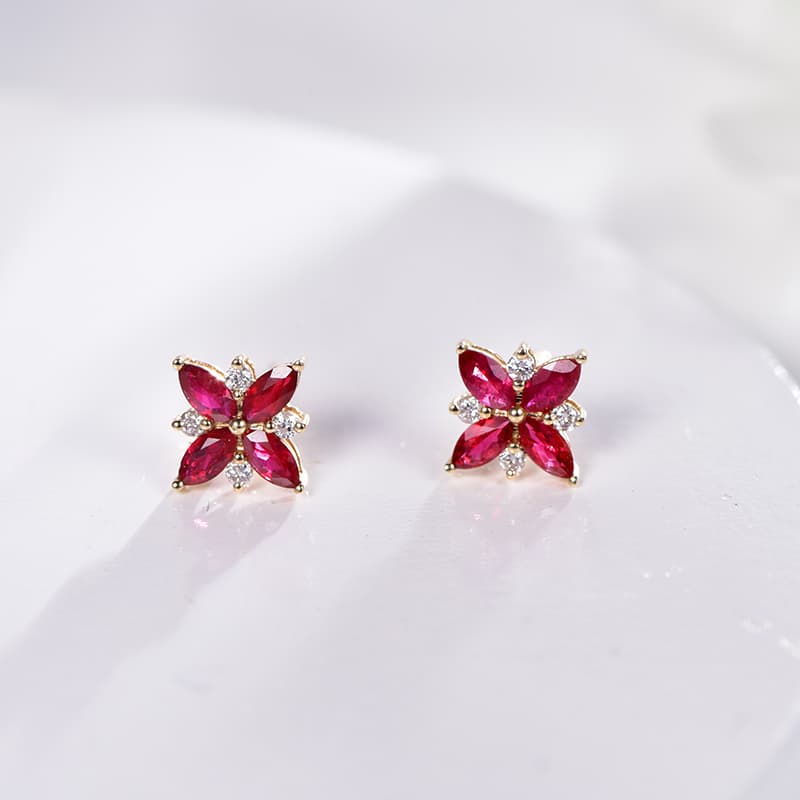 四葉の花咲くルビーピアスパワーストーン アクセサリー