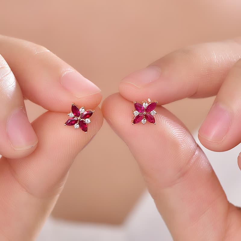 四葉の花咲くルビーピアスパワーストーン アクセサリー