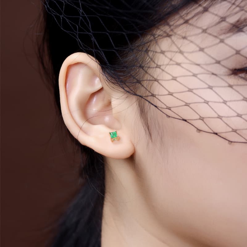 神秘の輝き 四角エメラルドスタッドピアス パワーストーン アクセサリー