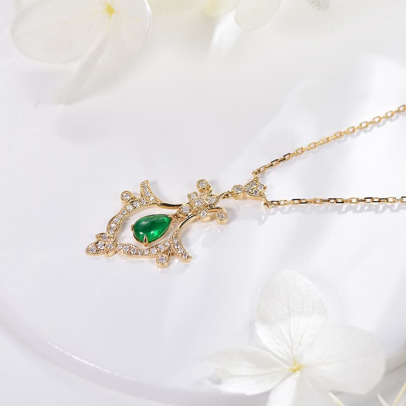 翡翠の輝き 優美な花びらペンダント パワーストーン アクセサリー