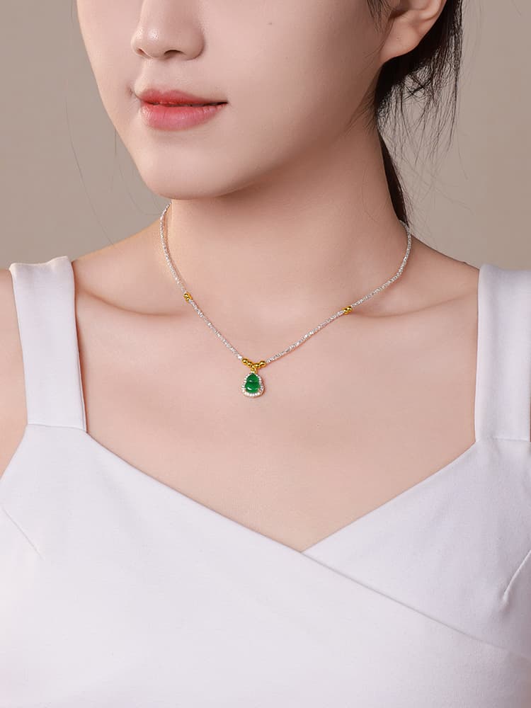 天然翡翠しずく型ペンダント 華奢ネックレス パワーストーン アクセサリー